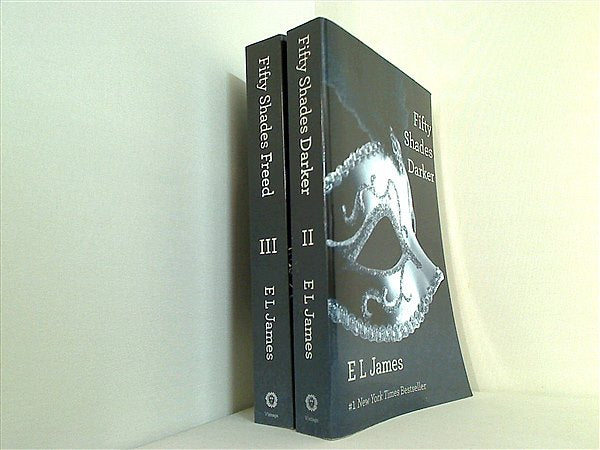 Fifty Shades   E. L. James ２巻-３巻。