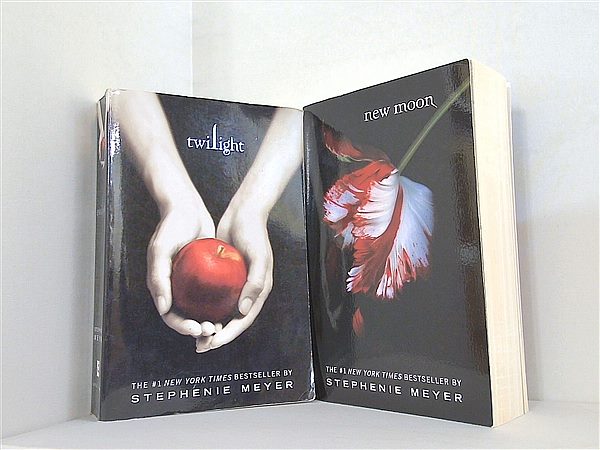 Twilight  Meyer  Stephenie １巻-２巻。