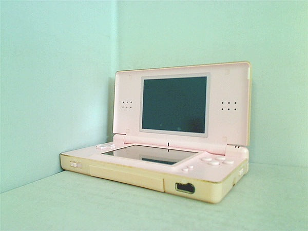 4/23まで出品】3DS グロスピンク 充電器なし（画面傷無し 任天堂